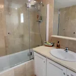 Beachfront 4-bed Pet-friendly Poolside Flat * 埃斯特波纳