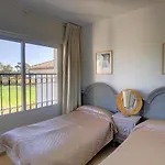 Beachfront 4-bed Pet-friendly Poolside Flat *