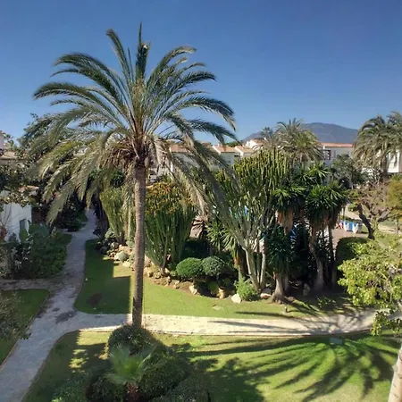 Beachfront 4-bed Pet-friendly Poolside Flat 公寓 *