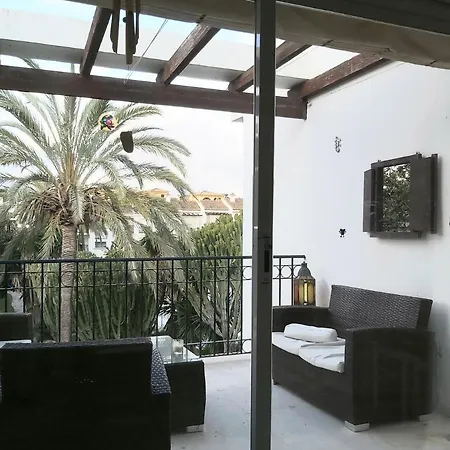 Apartment Beachfront 4-bed Pet-friendly Poolside Flat Estepona