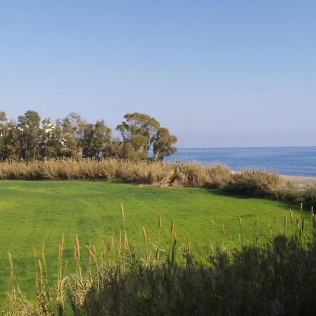 Daire Beachfront 4-bed Pet-friendly Poolside Flat Estepona